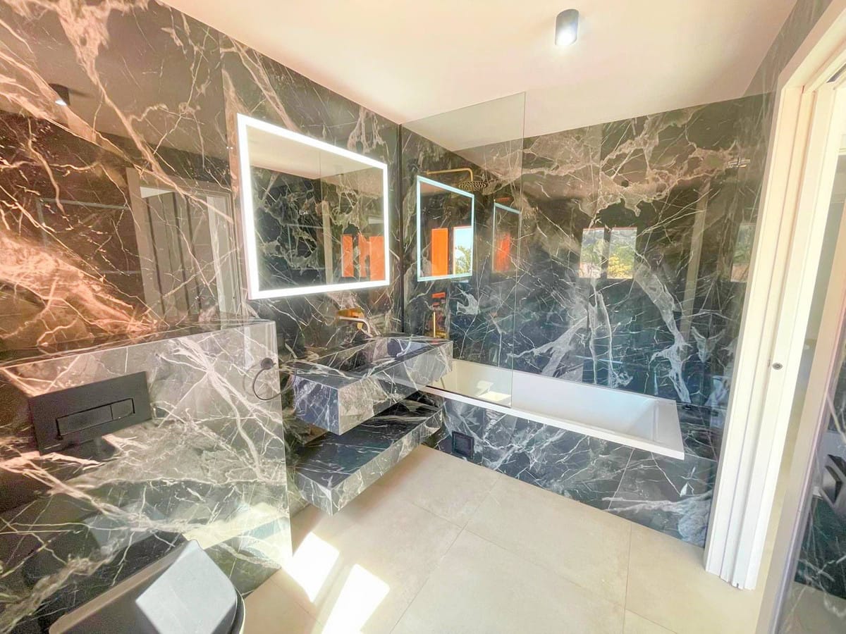 Gerenoveerde 3-slaapkamer stadswoning in El Paraiso (Málaga) in El Paraiso - foto 18