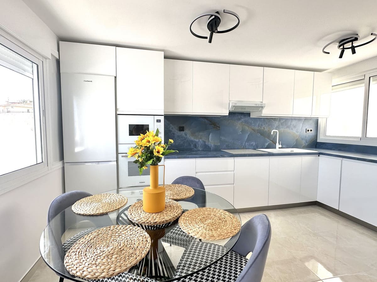 Nieuw gerenoveerd 2-slaapkamer appartement met zeezicht in La Cala de Mijas – 500 m van strand in La Cala de Mijas - foto 12