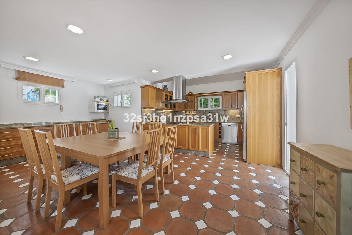 Villa met 6 slaapkamers in Estepona in Estepona - foto 6