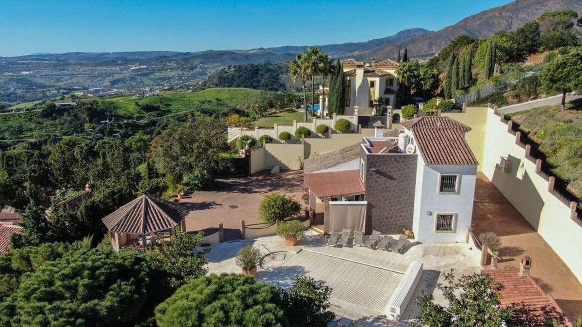 Vrijstaande villa in Estepona met 6 slaapkamers in Estepona - foto 15