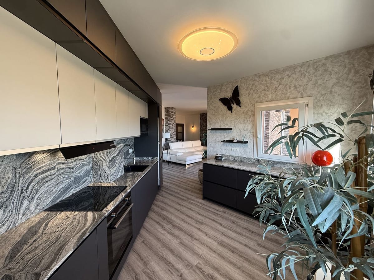 Drie-slaapkamer appartement in Estepona in Estepona - foto 4