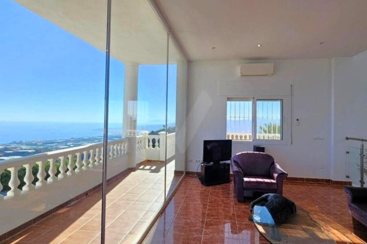 4-slaapkamer villa in Sayalonga met panoramisch uitzicht in Sayalonga - foto 17