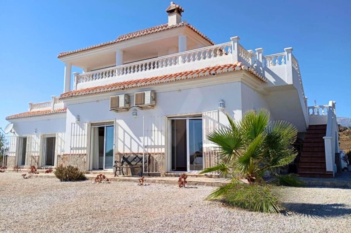 4-slaapkamer villa in Sayalonga met panoramisch uitzicht in Sayalonga - foto 4