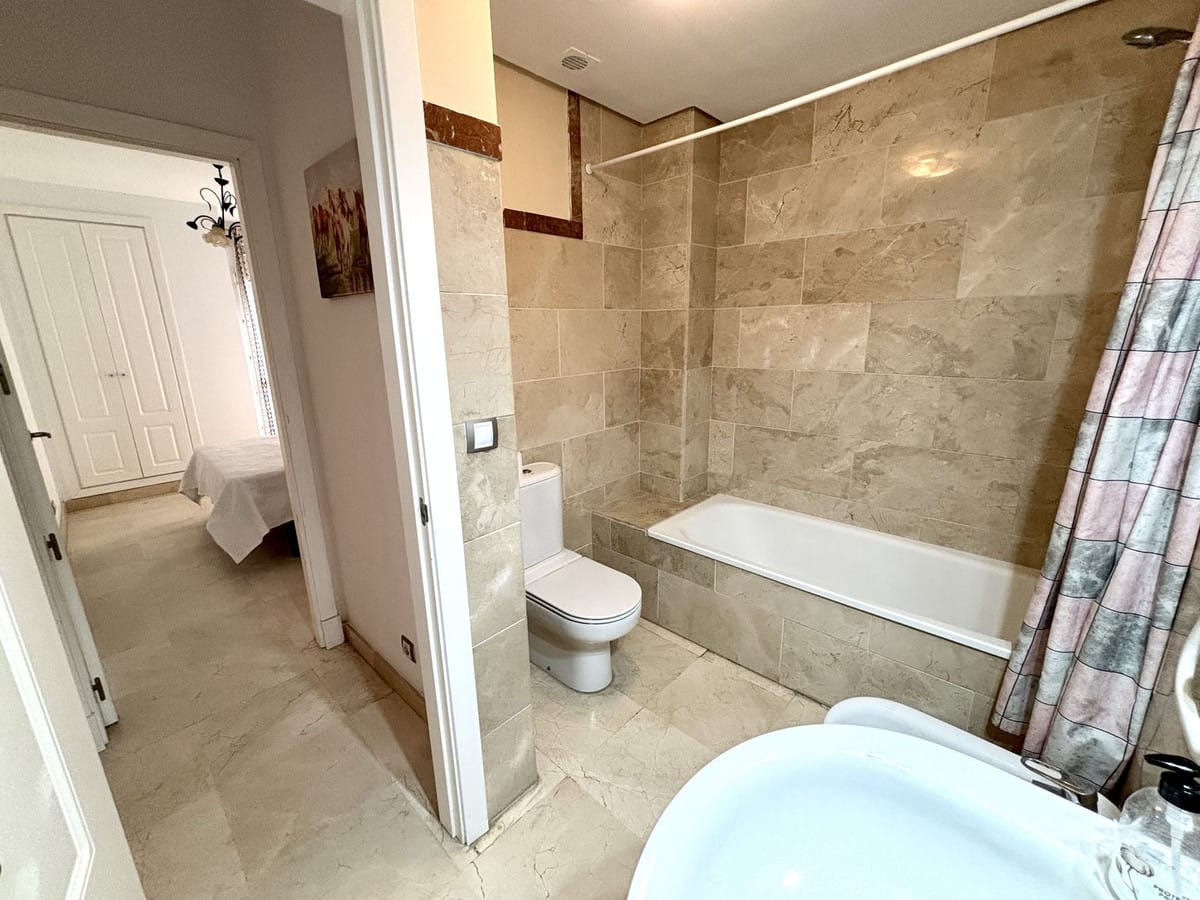 Appartement op de begane grond in Estepona, Costa del Sol in San Luis de Sabinillas - foto 16