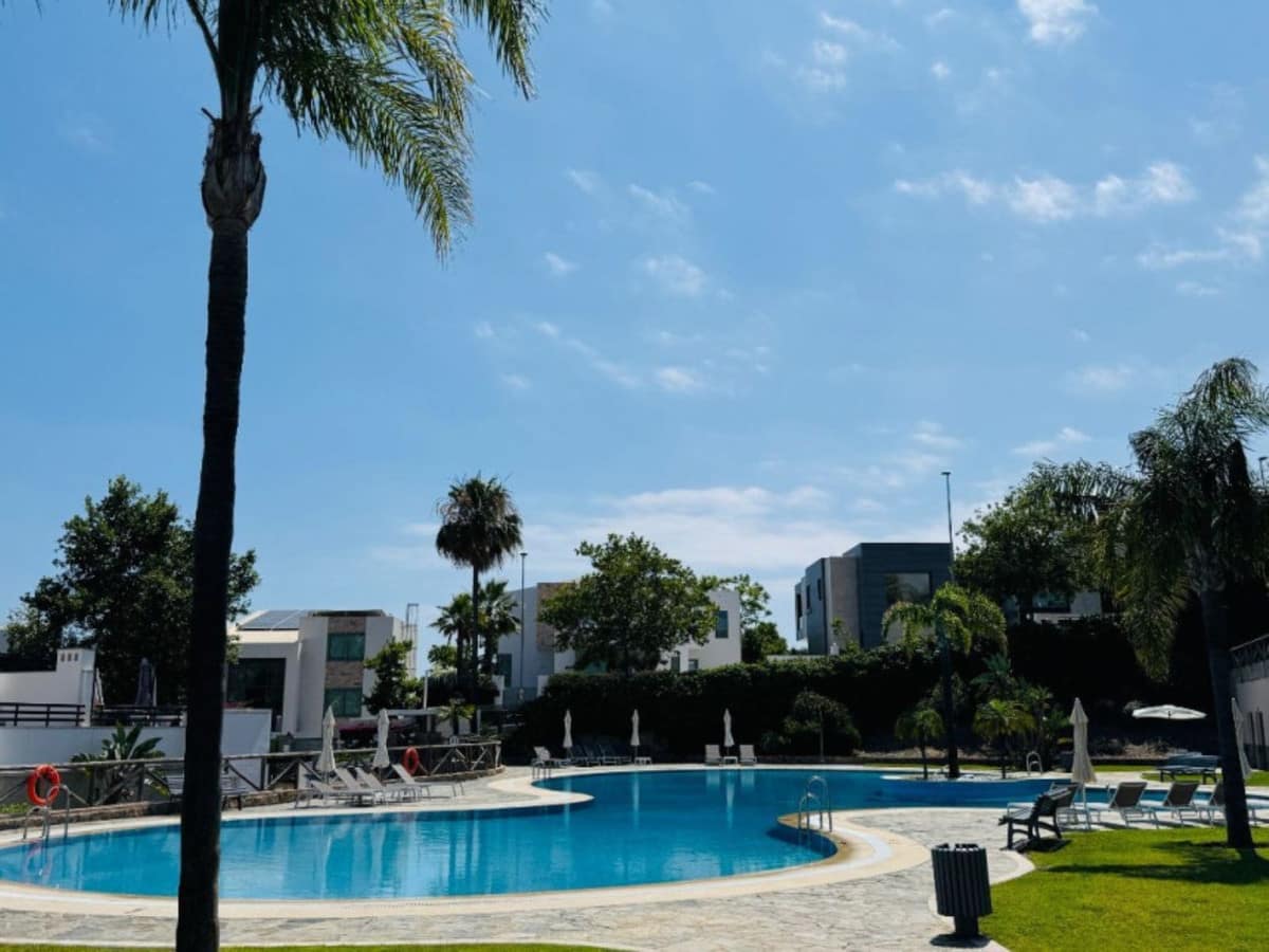Spectaculair driekamer duplex met 180° zeezicht in Santa Clara Golf, Marbella in Marbella - foto 12