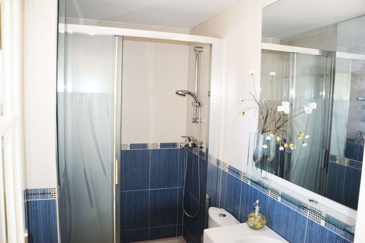 2-slaapkamer appartement met zeezicht in Fuengirola – tweede lijn naar het strand in Fuengirola - foto 11
