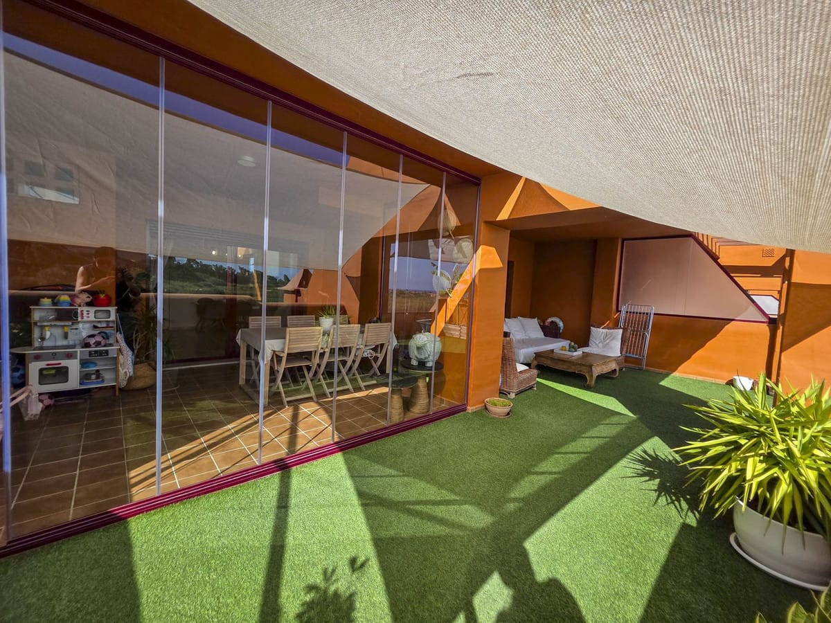 Drie-slaapkamerappartement met glazen terrassen en zeezicht in Viñedos del Mar, La Duquesa in La Duquesa - foto 14