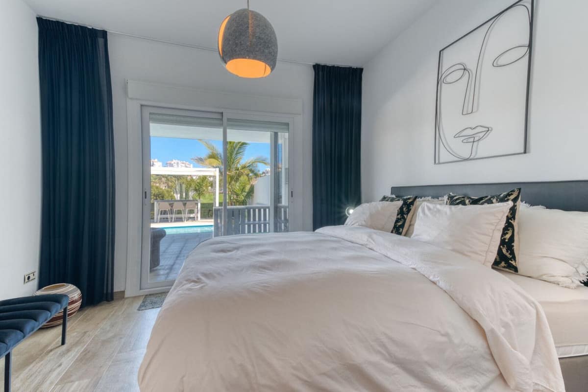Drie slaapkamers villa direct aan de golfbaan in Riviera del Sol in Riviera del Sol - foto 9