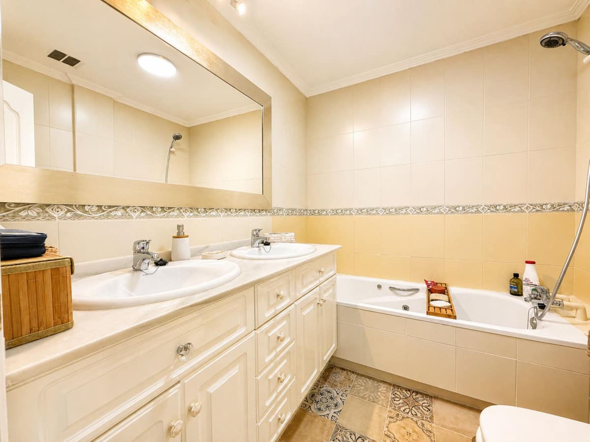Gelijkvloers appartement met privéterras en tuin aan Estepona Golf in Estepona - foto 13