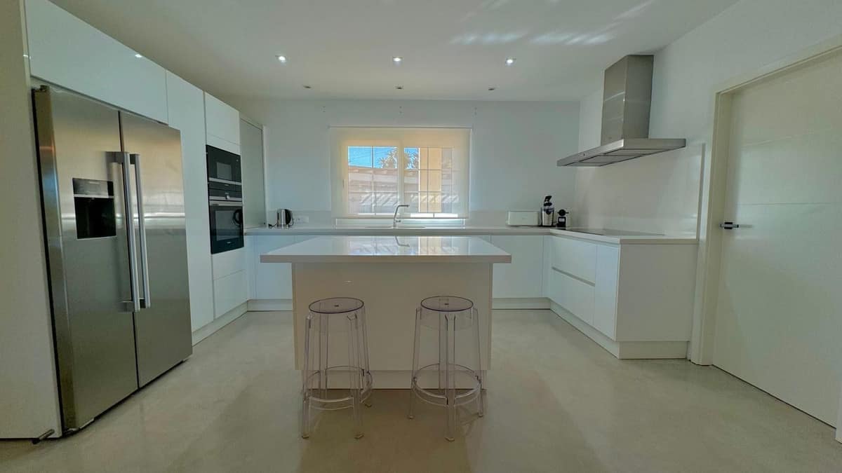 Drie-slaapkamer villa in Estepona in Estepona - foto 9