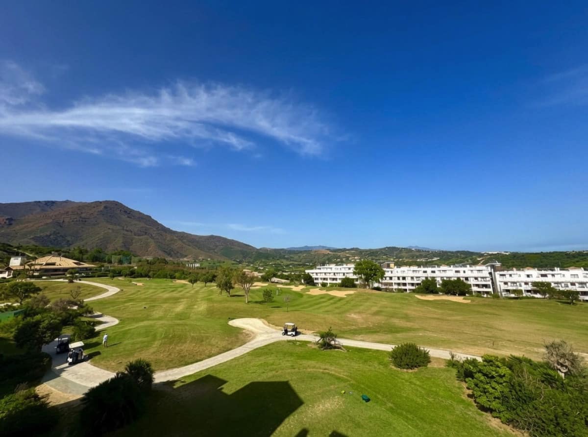 Frontline Golf duplex penthouse met panoramisch zeezicht – Valle Romano, Estepona in Valle Romano - foto 13