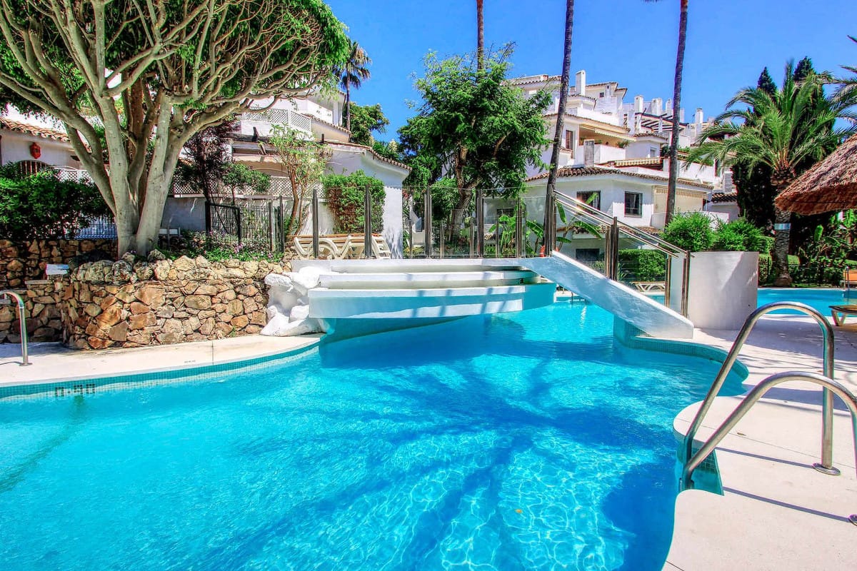 Drie-slaapkamerappartement op begane grond in Golden Beach, Elviria in Elviria - foto 4