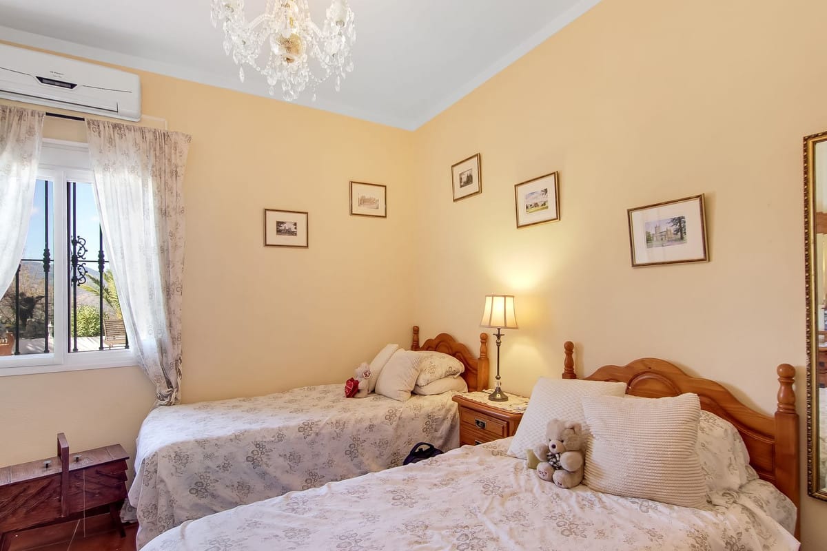 Finca met 3 slaapkamers in Guaro, Málaga in Guaro - foto 17