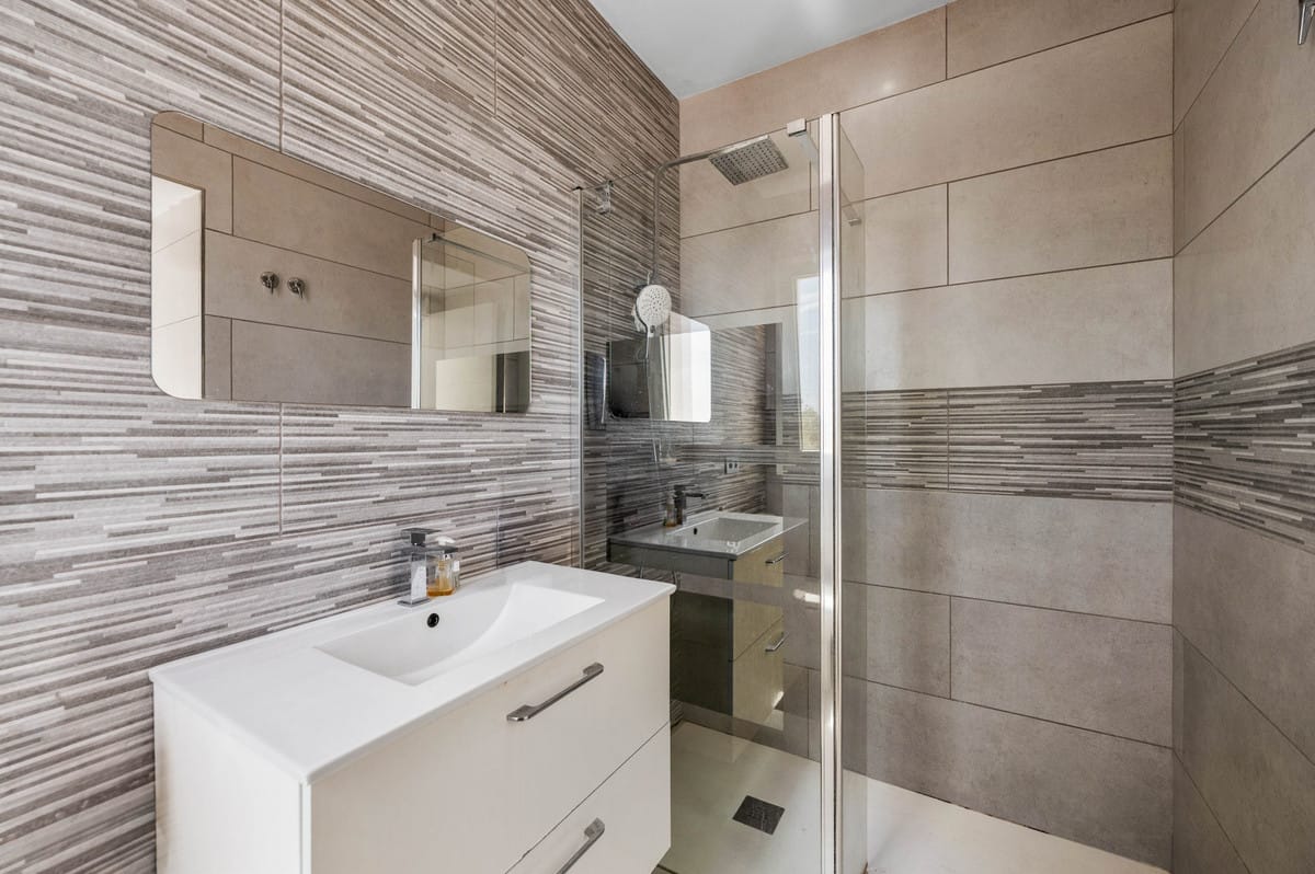 Moderne 3-slaapkamer villa in Estepona op loopafstand van het strand in Estepona - foto 13