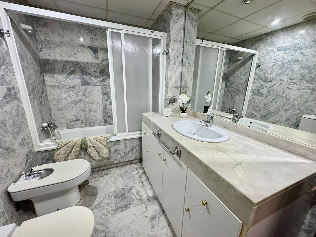 Penthouse met groot terras en open uitzicht in Las Lagunas — 1 slaapkamer in Las Lagunas - foto 11