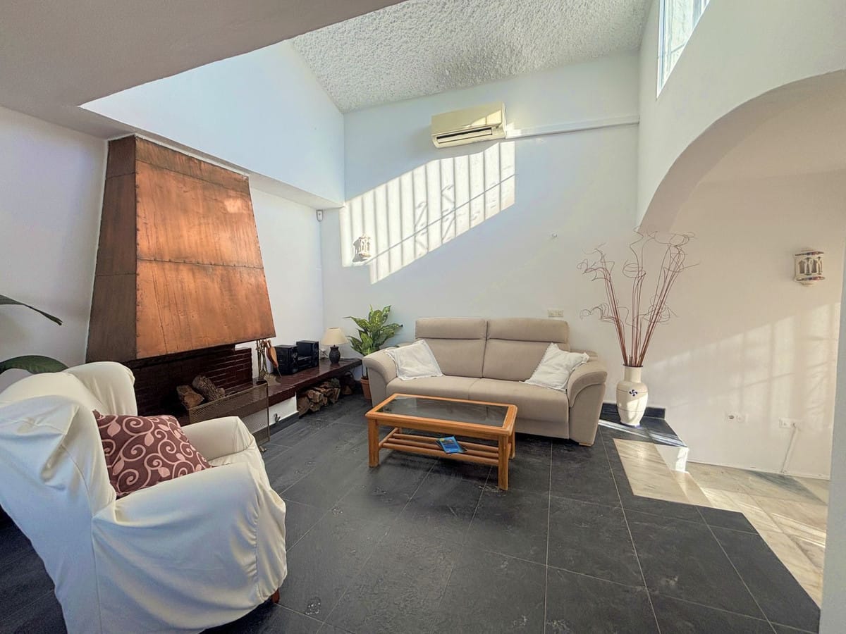 Charmant halfvrijstaand huis met ruime terrassen en uitzicht op de baai van Casares in Casares Playa - foto 13