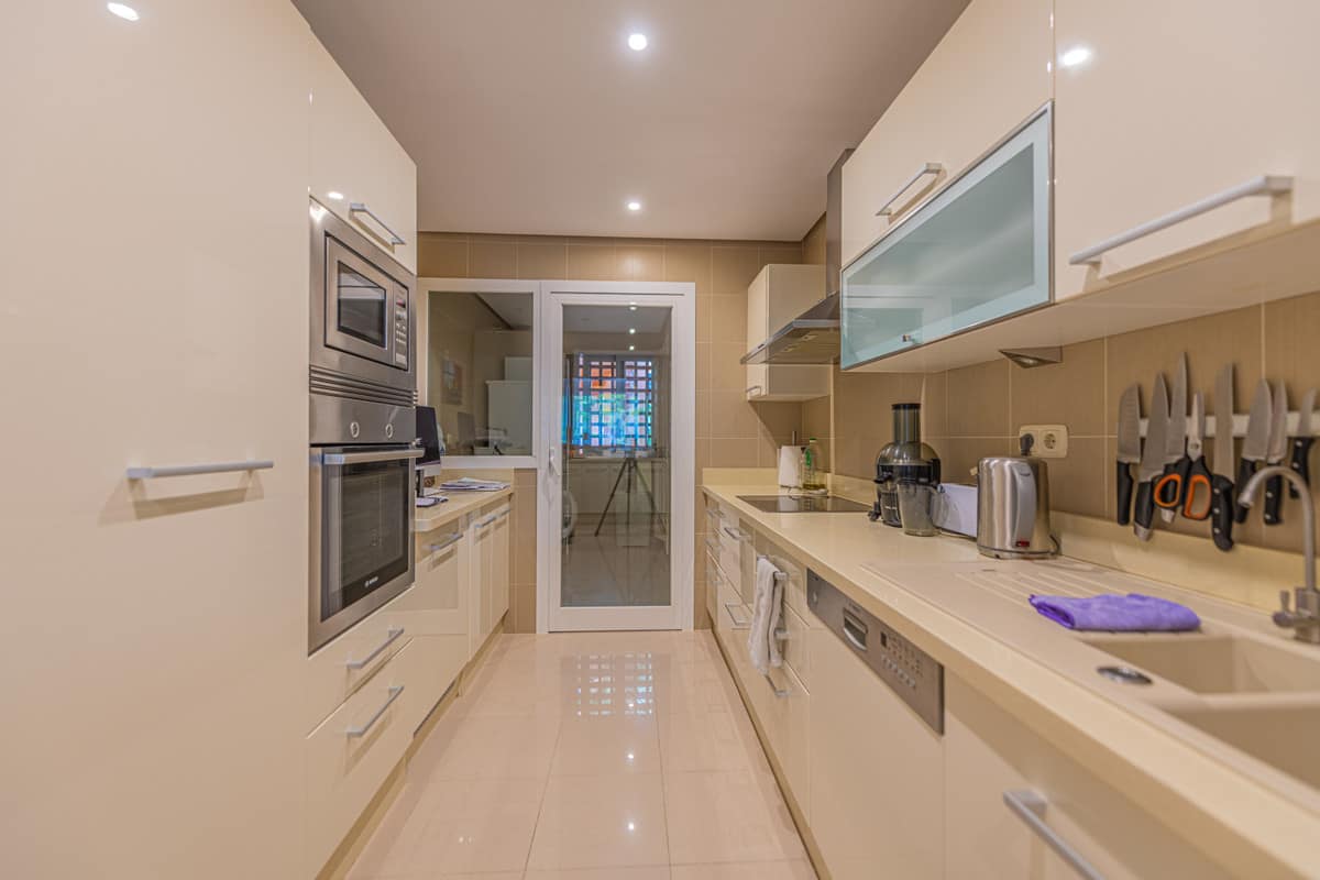 Drie-slaapkamer appartement in Nueva Andalucía in Nueva Andalucía - foto 8