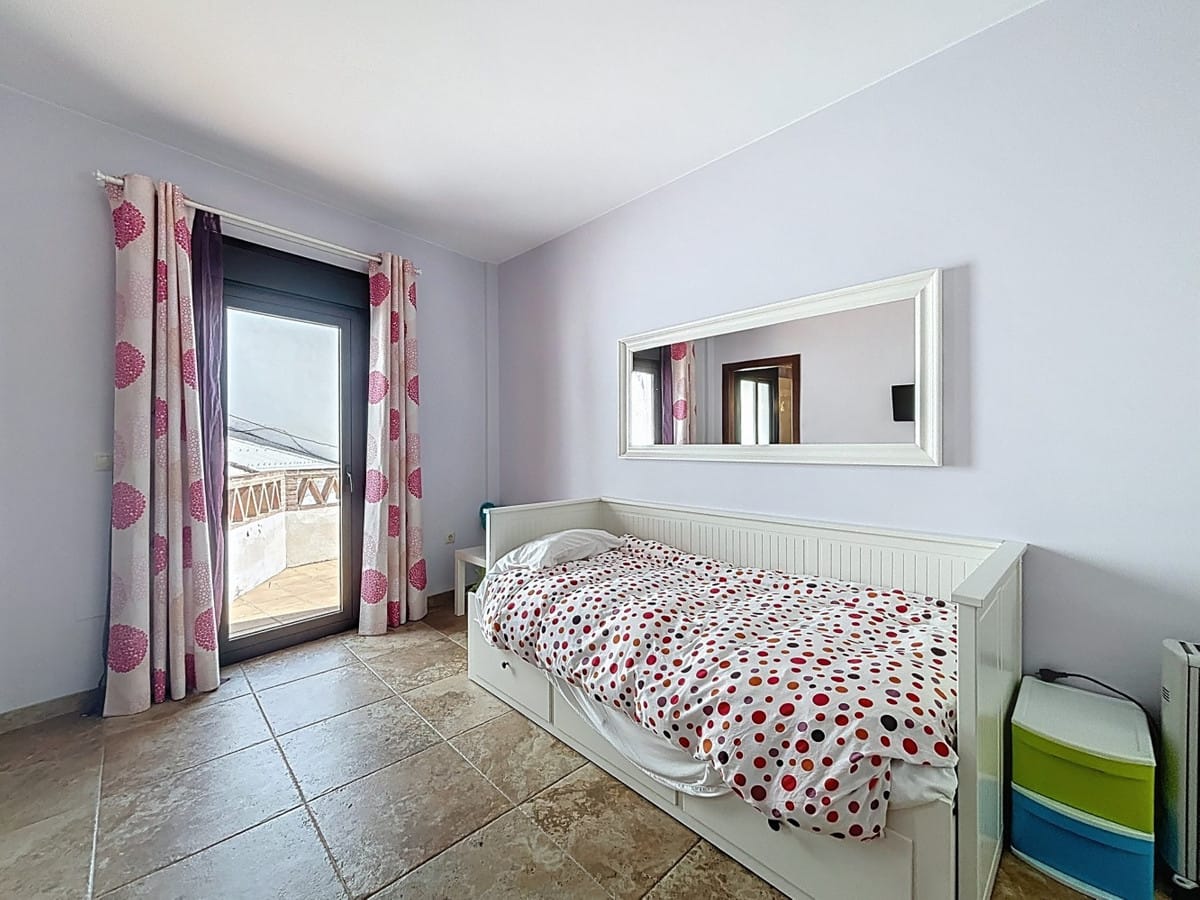Drie-slaapkamerwoning in Salares in Salares - foto 19
