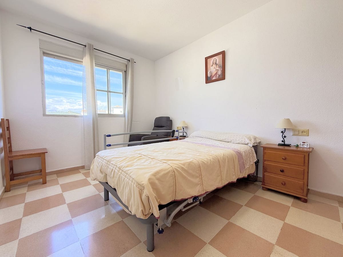 Centraal gelegen 4-slaapkamer appartement in Estepona in Estepona - foto 14