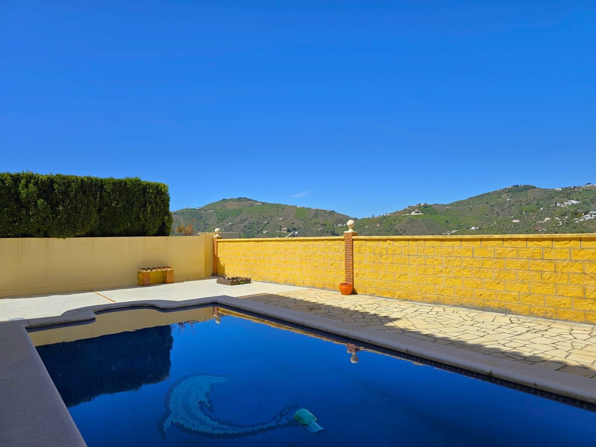 Prachtige villa met drie verdiepingen en spectaculair uitzicht in Canillas de Albaida in Canillas de Albaida - foto 3