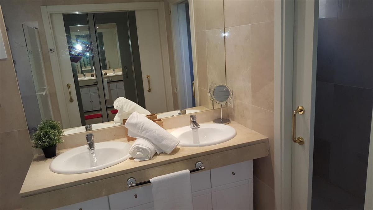 2-slaapkamer appartement direct aan het strand in La Duquesa in La Duquesa - foto 15