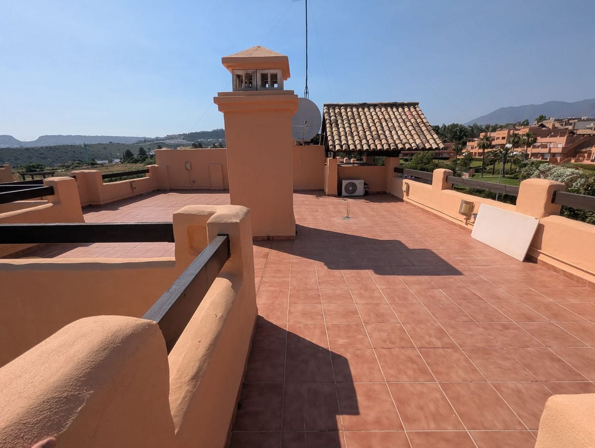 2-slaapkamer duplex penthouse met panoramisch uitzicht in Casares in Casares - foto 11
