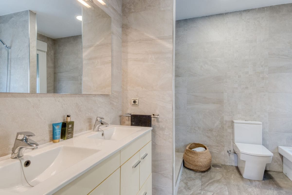 Drie slaapkamers villa direct aan de golfbaan in Riviera del Sol in Riviera del Sol - foto 20
