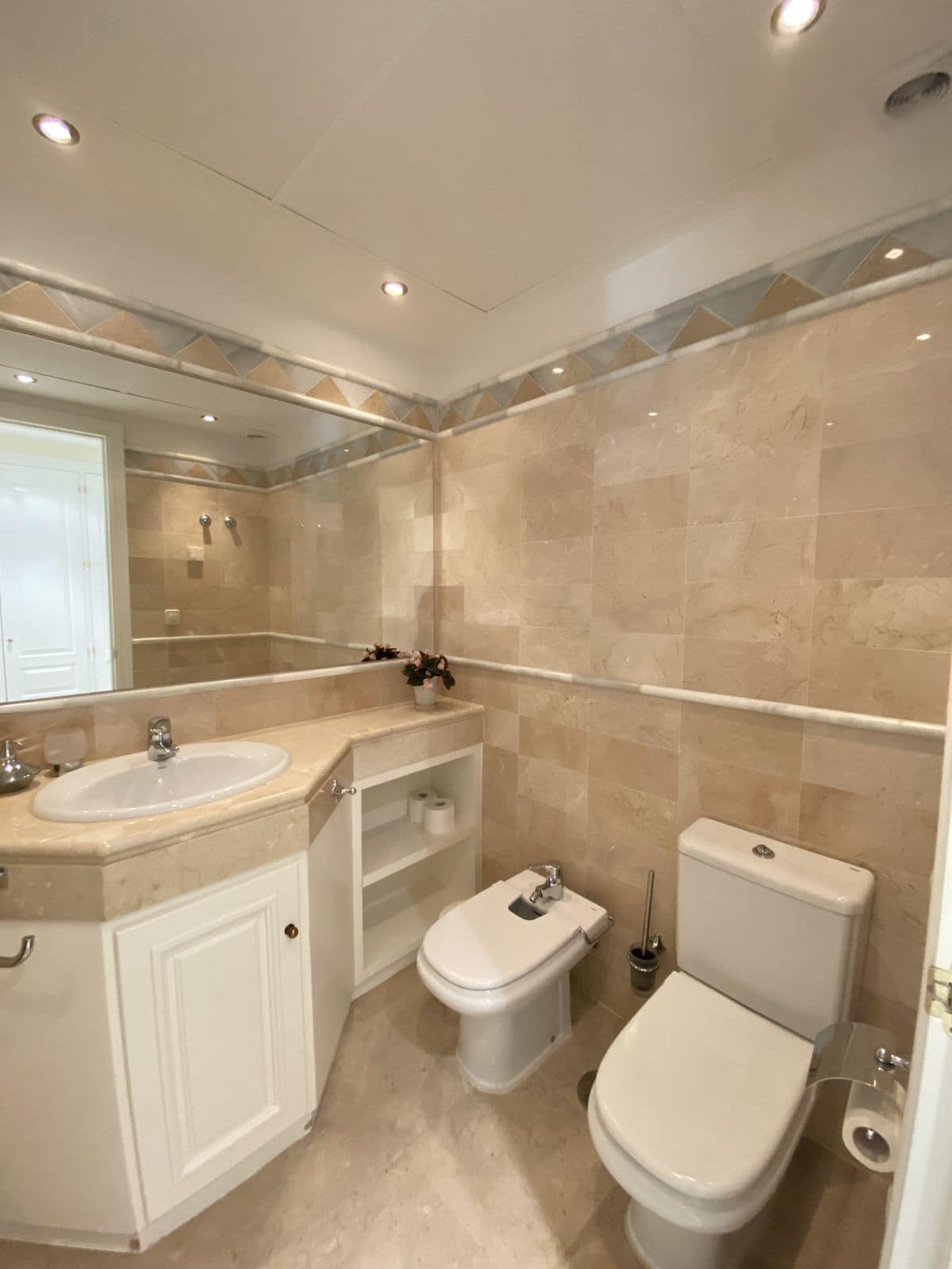 Drie-slaapkamer appartement in Elviria in Elviria - foto 11