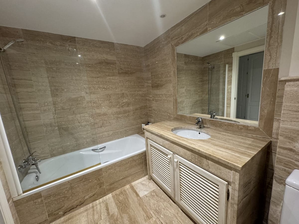 Driekamer-appartement in Guadalmina Baja, Alhambra del Golf – €1.050.000 in Guadalmina Baja - foto 9