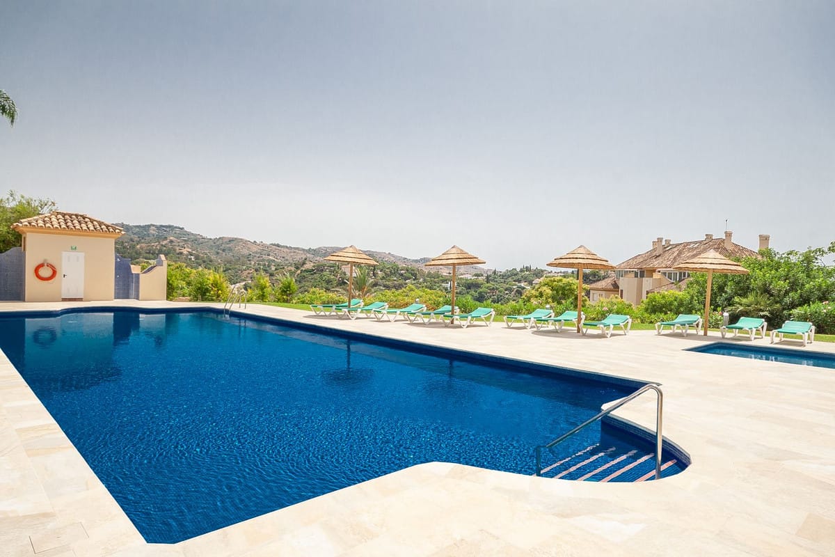 Drie-slaapkamer appartement in Elviria met panoramisch zeezicht in Elviria - foto 16