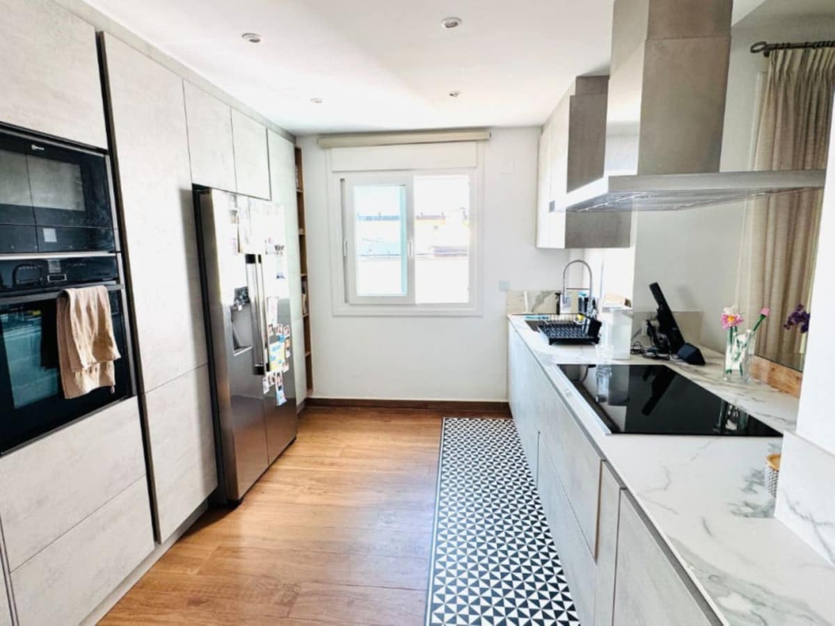 Spectaculair driekamer duplex met 180° zeezicht in Santa Clara Golf, Marbella in Marbella - foto 4