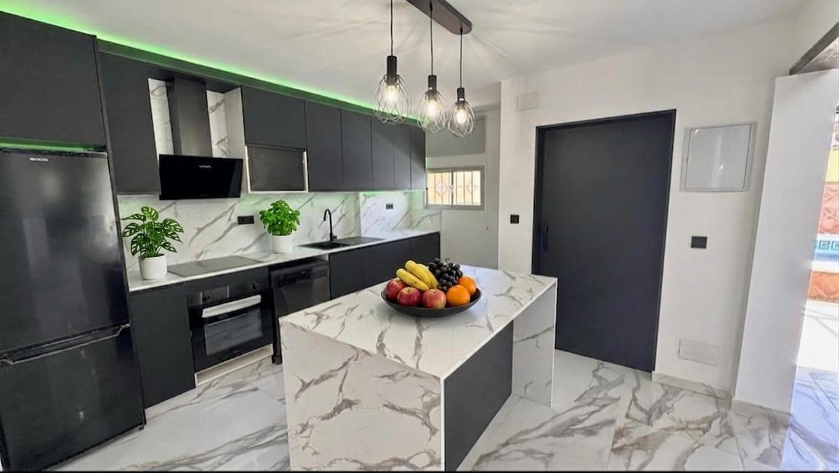 Vrijstaande villa met 5 slaapkamers in Alhaurín de la Torre in Alhaurín de la Torre - foto 16