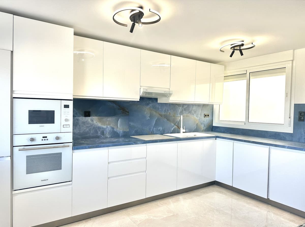 Nieuw gerenoveerd 2-slaapkamer appartement met zeezicht in La Cala de Mijas – 500 m van strand in La Cala de Mijas - foto 17