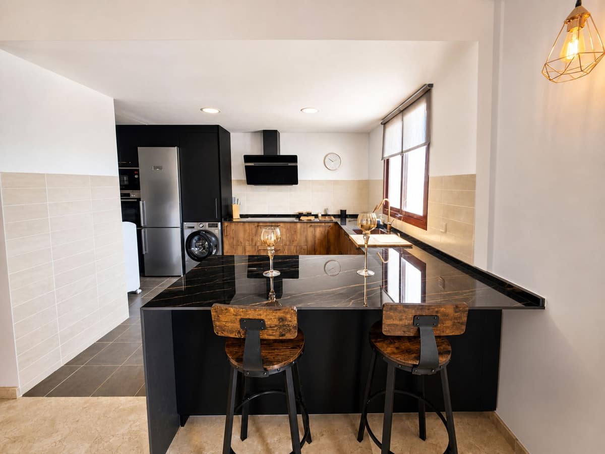 Elegant gerenoveerde rijwoning met panoramisch zeezicht in Doña Julia, Casares Playa in Casares Playa - foto 9