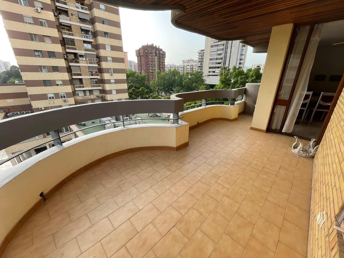 4 bedroom Apartment in Málaga in Málaga - foto 13