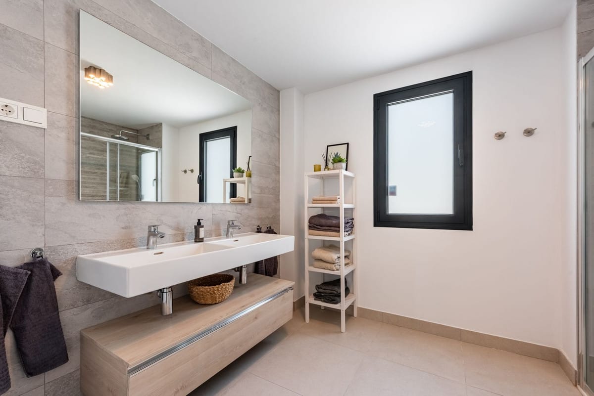 Vier-slaapkamerappartement met panoramisch zeezicht in Estepona in Estepona - foto 15