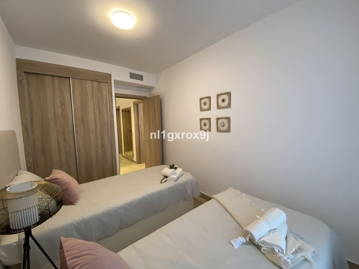 Gemeubileerde 3-slaapkamer rijwoning met grote tuin in Estepona Golf in Estepona - foto 18