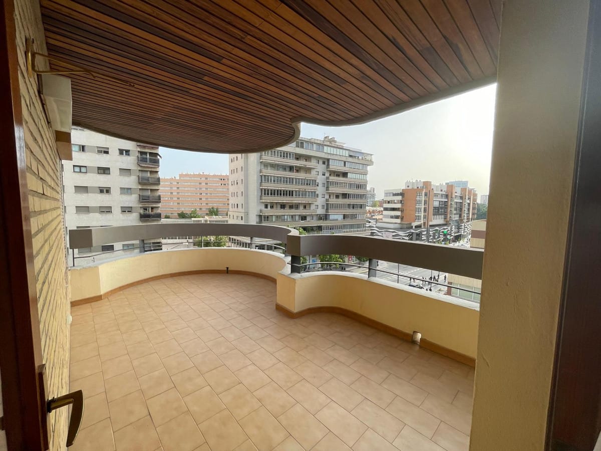 4 bedroom Apartment in Málaga in Málaga - foto 12
