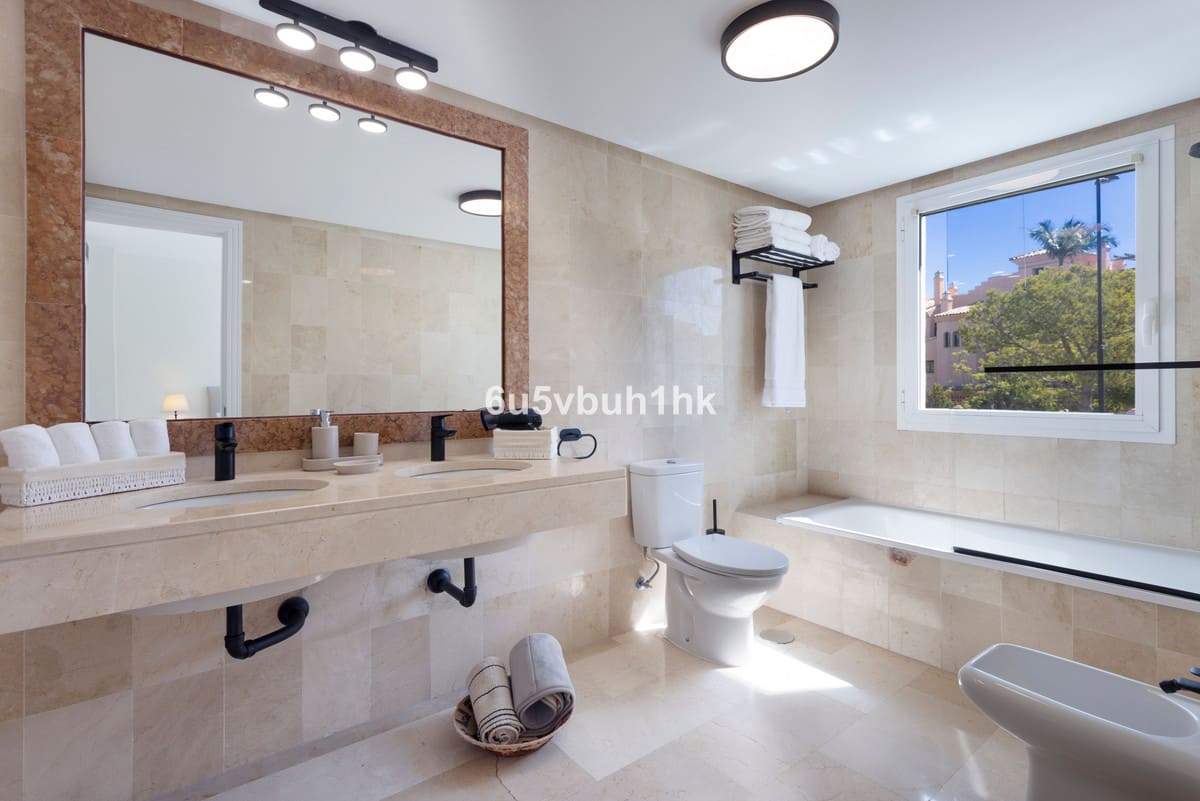 Drie-slaapkamer appartement in Estepona in Estepona - foto 12