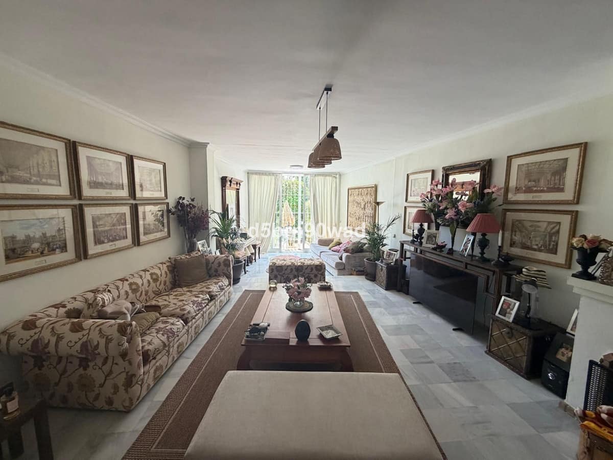 Traditionele 3-slaapkamer townhouse met zeezicht in Nagüeles, Marbella in Marbella - foto 4