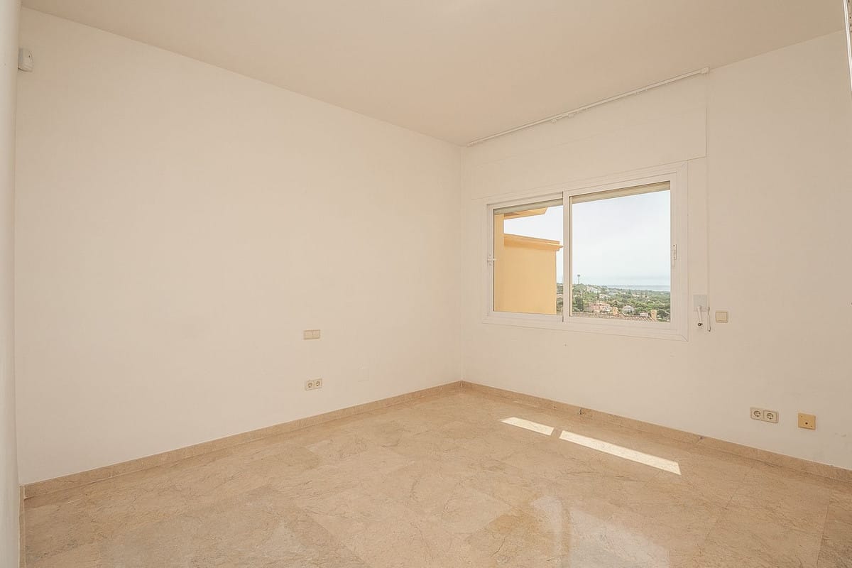 Drie-slaapkamer appartement in Elviria met panoramisch zeezicht in Elviria - foto 13