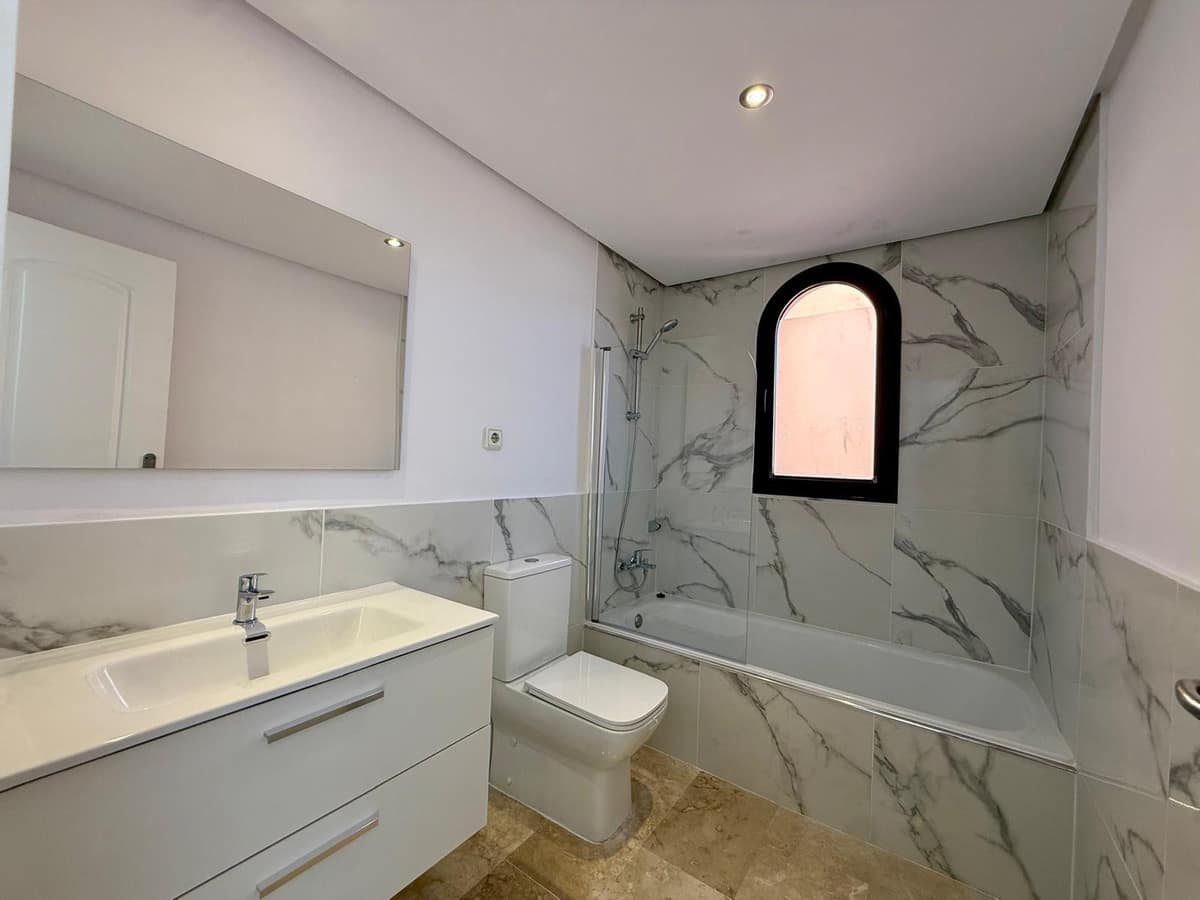 Drie-slaapkamer duplex-penthouse in Estepona in Estepona - foto 19