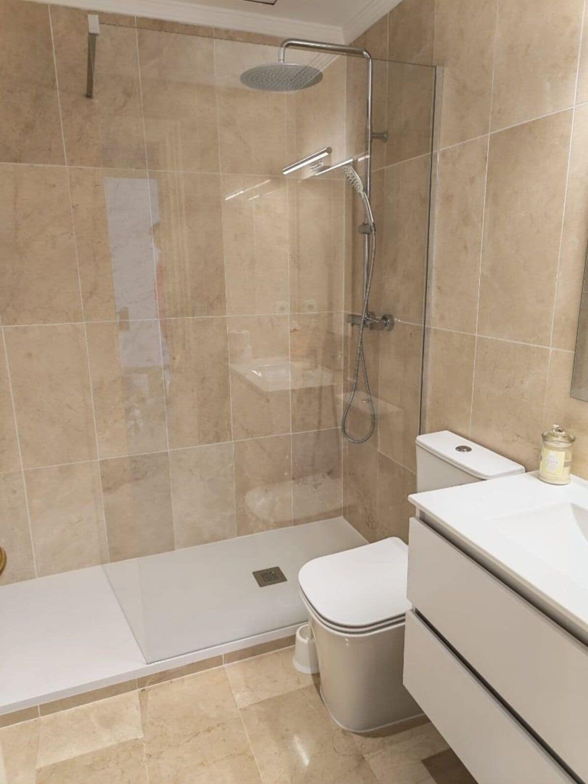 Twee-slaapkamerappartement in Marbella in Marbella - foto 16