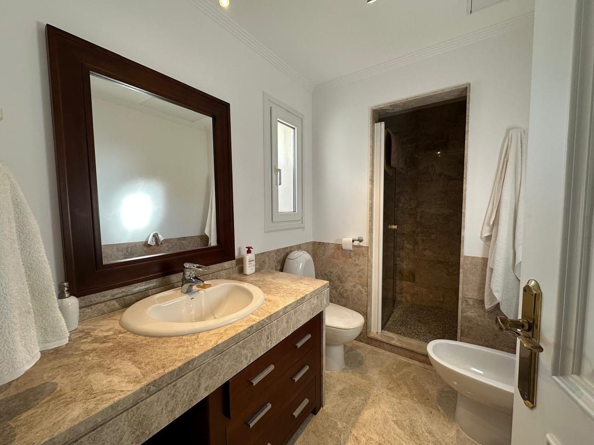 4-slaapkamerwoning in Santa Clara Golf, Marbella-Oost in Marbella - foto 11