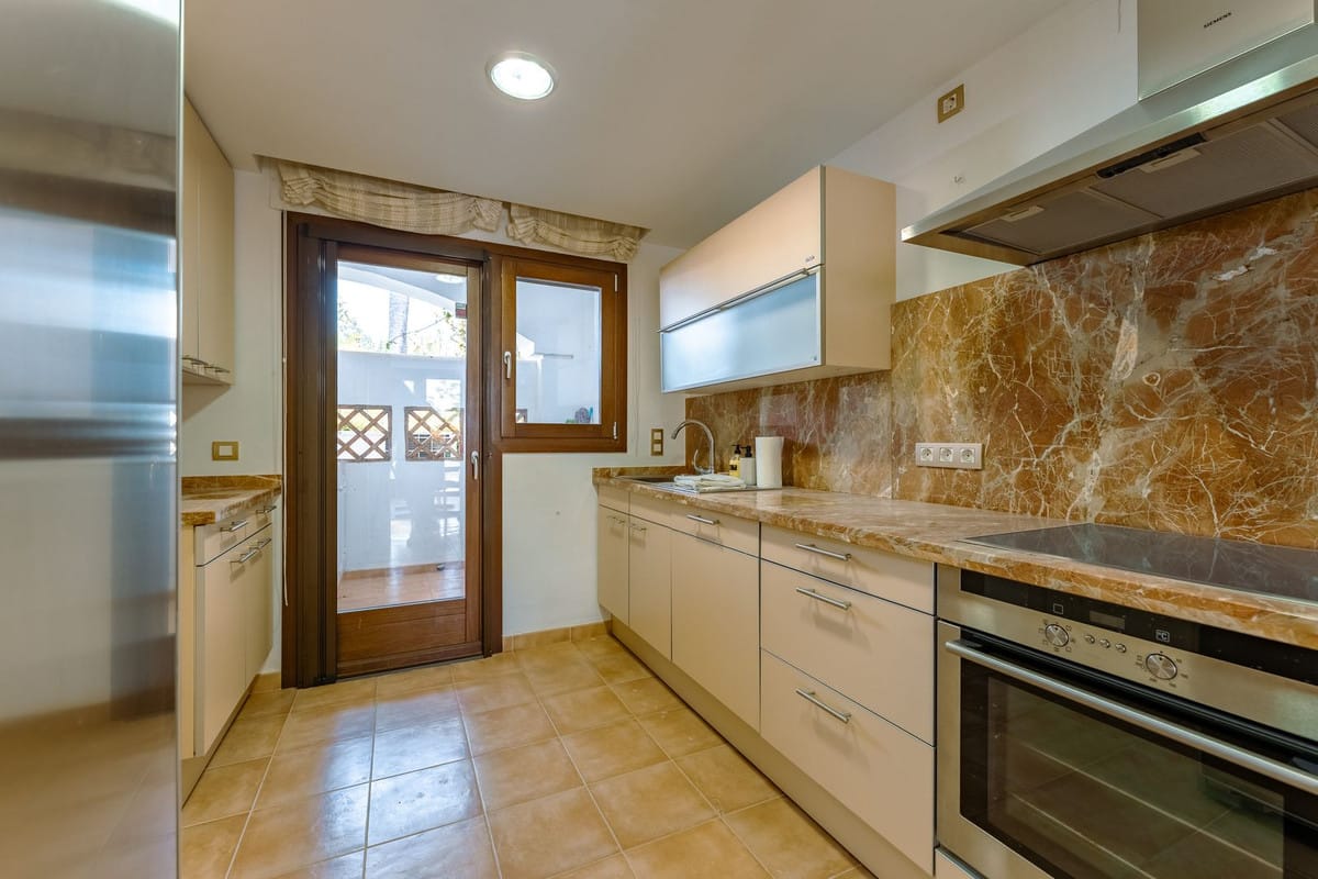 Drie-slaapkamer stadswoning in El Paraiso in El Paraiso - foto 12