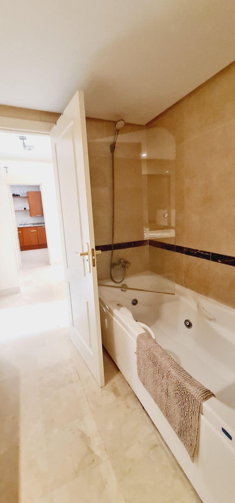 Exclusief 1-slaapkamerappartement in Marbella met toeristische licentie, terras en garage in Marbella - foto 8
