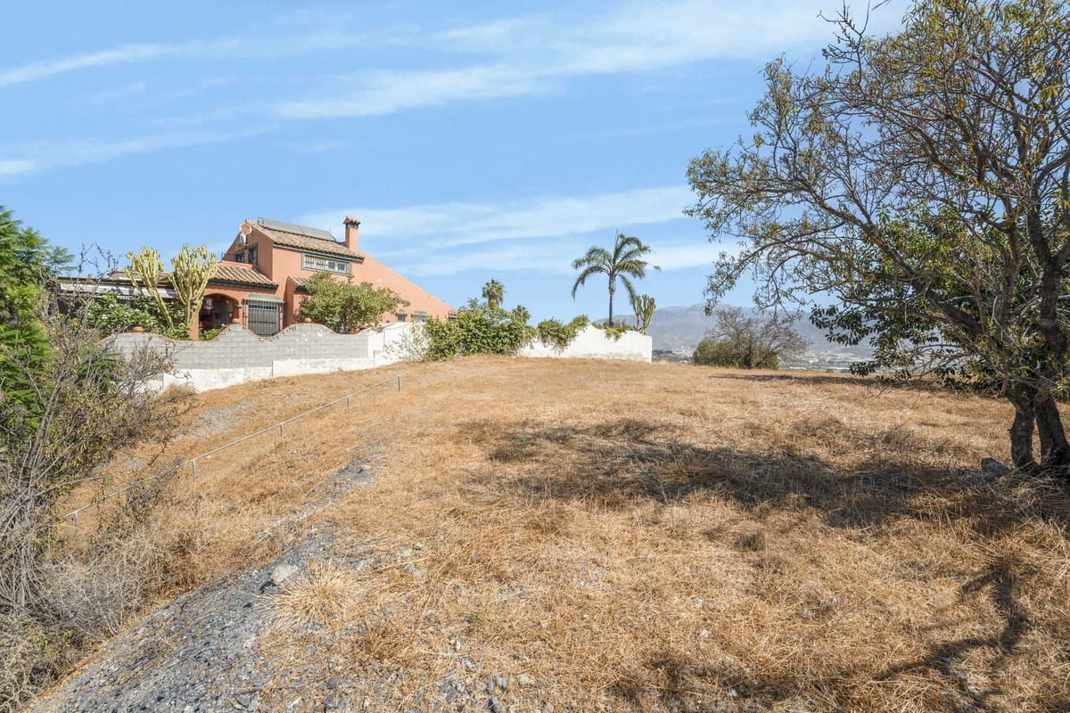 Perceel te koop in Almayate met zee- en bergzicht – 800 m², nabij Torre del Mar in Almayate - foto 2