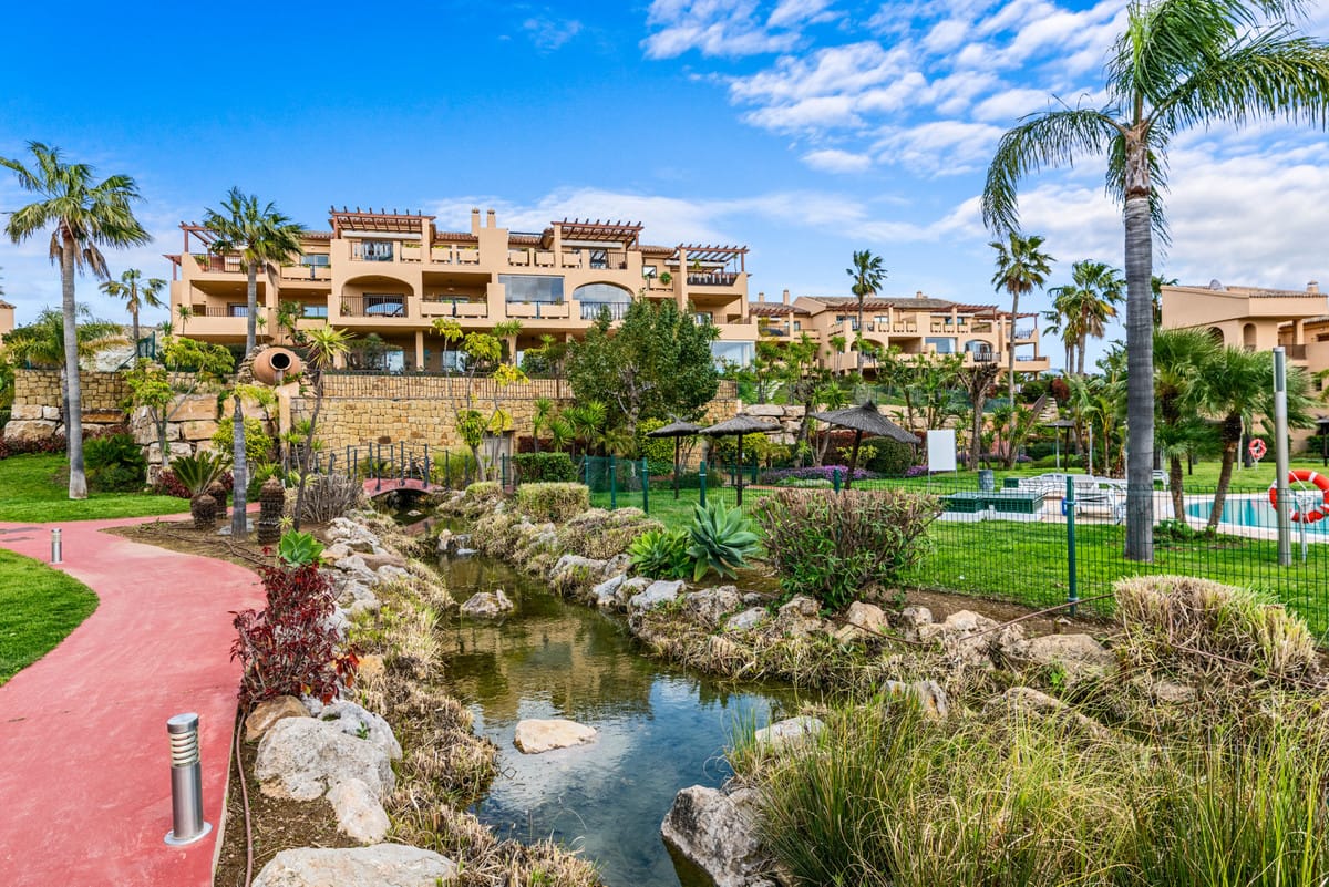 Drie-slaapkamer penthouse in Benahavís met panoramisch zeezicht in Benahavís - foto 2