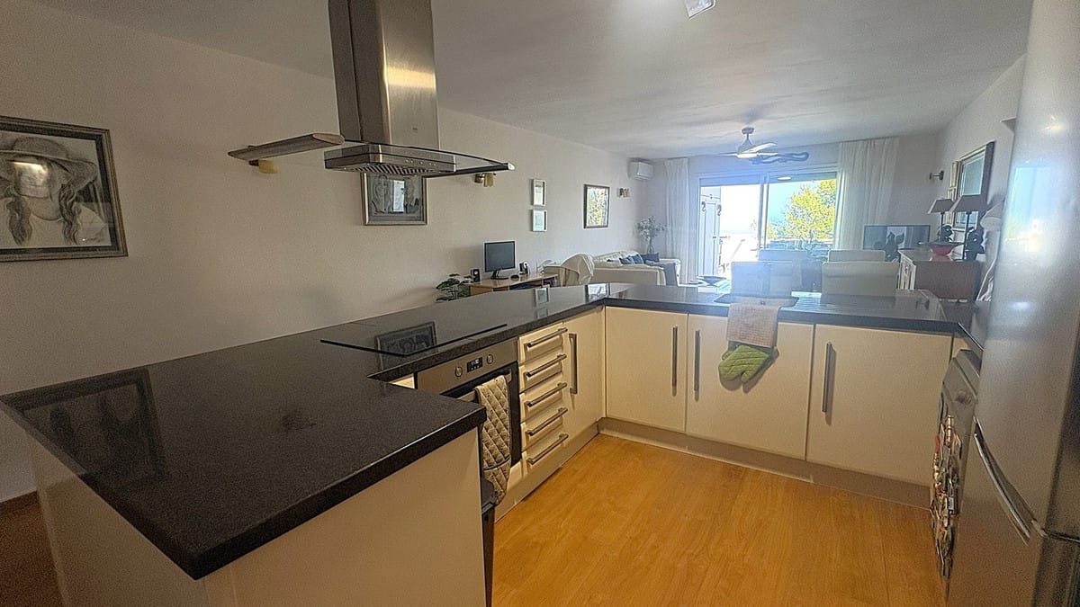Drie-slaapkamer appartement in Estepona met zeezicht in Estepona - foto 11