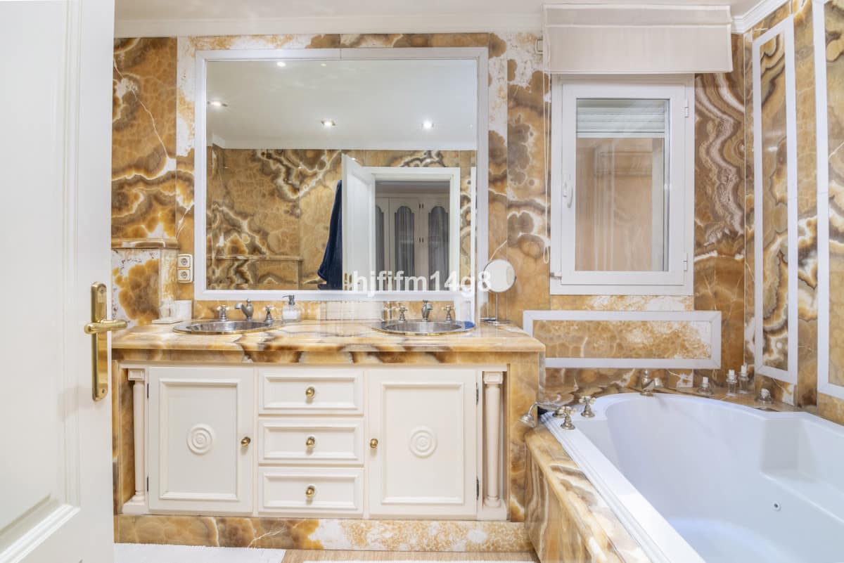 Drie-slaapkamer appartement aan de Golden Mile, Marbella in The Golden Mile - foto 13